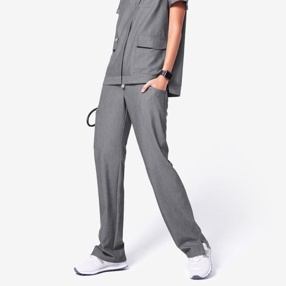 Figs Pants - NWT FIGS KADE CARGO Moisture Wick Scrubs Pant